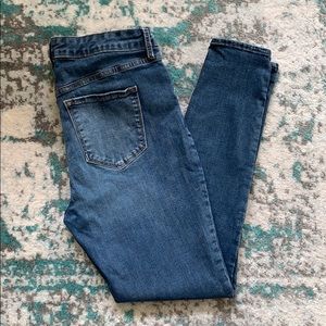 🌿 2/10 Old Navy Rockstar Jeans